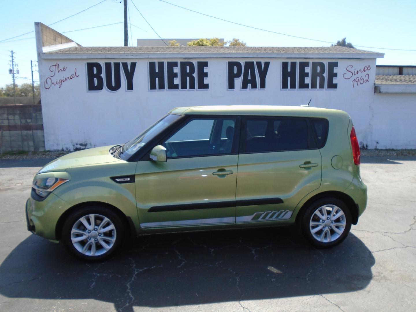 2013 Kia Soul Base (KNDJT2A55D7) with an 1.6L L4 DOHC 16V engine, 5-Speed Manual transmission, located at 6112 N Florida Avenue, Tampa, FL, 33604, (888) 521-5131, 27.954929, -82.459534 - Photo#0